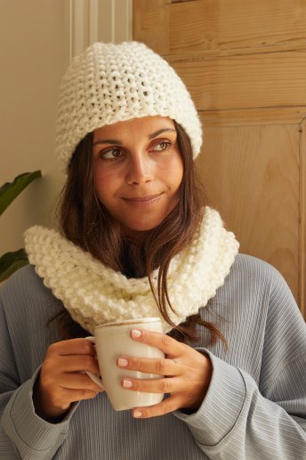 The Cosy Hat & Snood Knitting Kit 