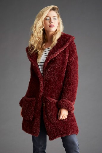 Modello Samara cappotto donna