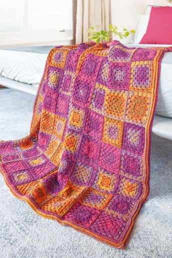 Modello Brio plaid granny all'uncinetto