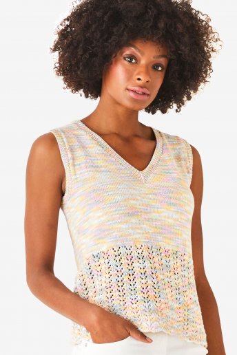 Modelo Natura Multico camiseta sin mangas para mujer