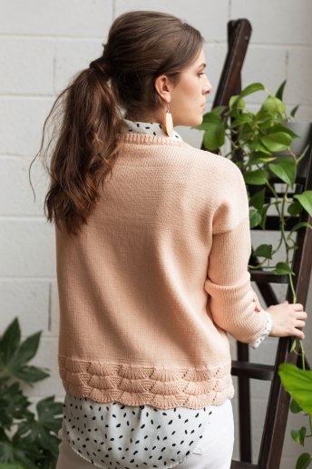 Modello Woolly pull per donna
