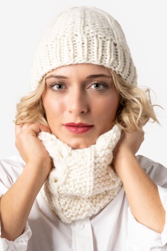Modelo Merino Essentiel 8 gorro y snood para mujer