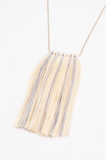 Necklace with Ecru and Grey Tassels - pattern
