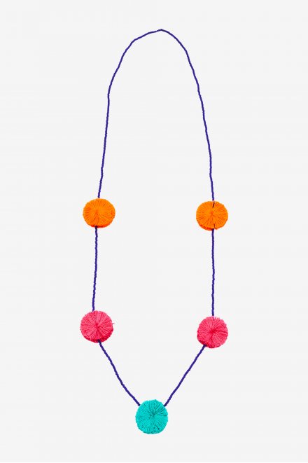 Necklace with colored pompoms - pattern