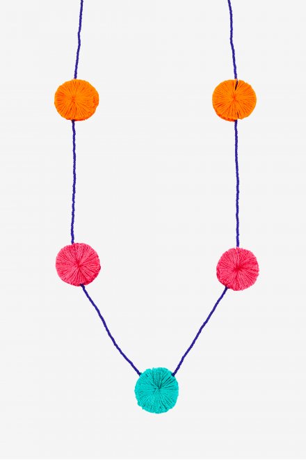 Colar com pompons coloridos - ESQUEMA